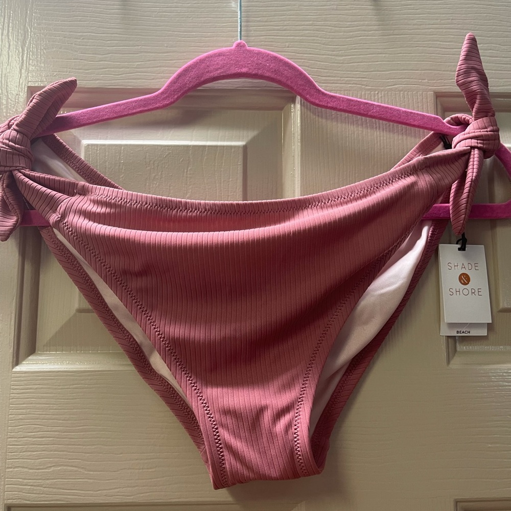 Bikini - Picture 2 of 2